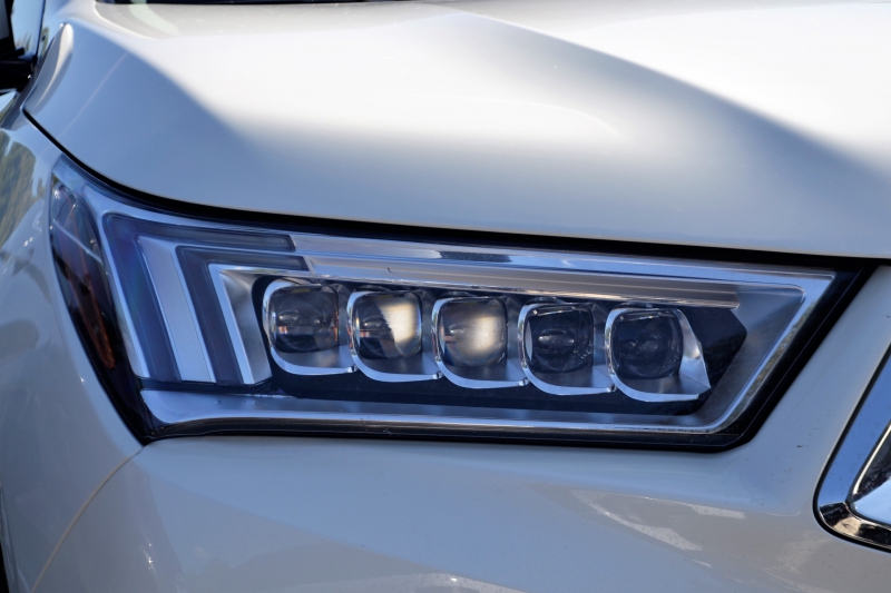 moto-COLLONGUES-min_acura-headlamp-2834131